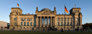 Steht der Reichstagsbau bald leer?  Foto: https://commons.wikimedia.org/wiki/User:J%C3%BCrgenMatern http://creativecommons.org/licenses/by-sa/3.0