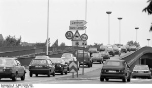 22.8.1991 Bonn Stadtverkehr auf der Reuterbrücke Anwohner fürchten, dass es mit der Ruhe auf der Reuterbrücke durch neue Anwohner bald vorbei sein könnte. 